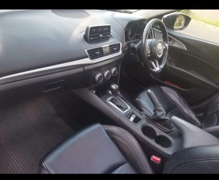 Mazda 3 SKYACTIV 2017 - 6 - Family Cars  on Aster Vender