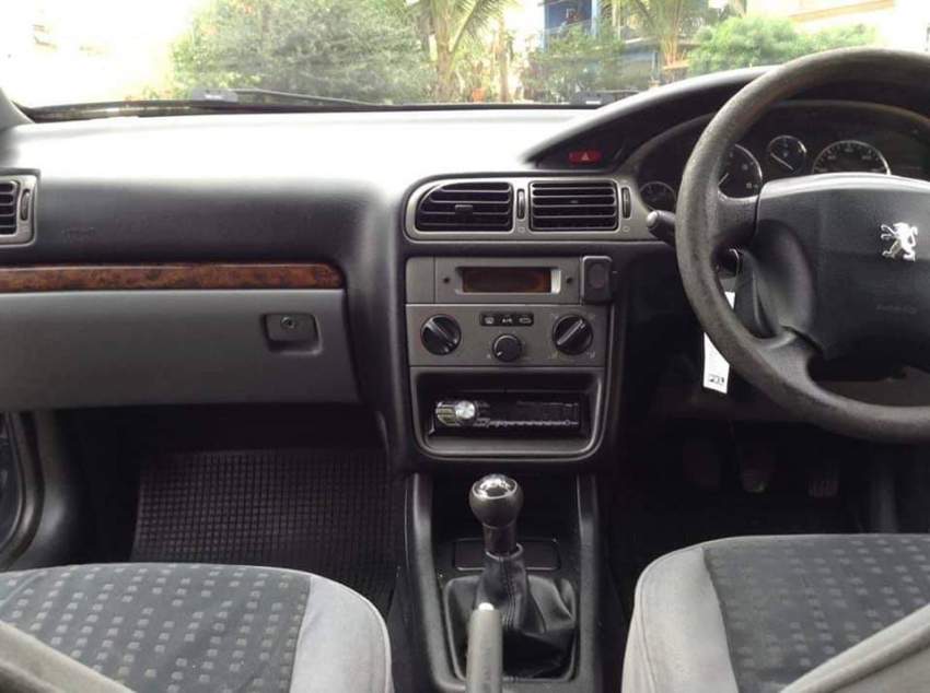Voiture Peugeot a vendre negotiable - 4 - Family Cars  on Aster Vender
