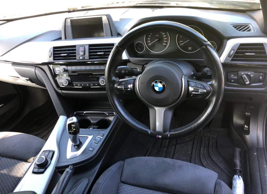 BMW 318i M Sport - Year 2017 - 4 - Luxury Cars  on Aster Vender
