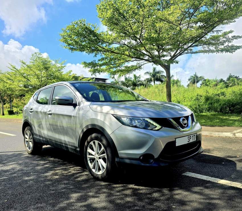 Nissan Qashqai 2017 - 1 - SUV Cars  on Aster Vender