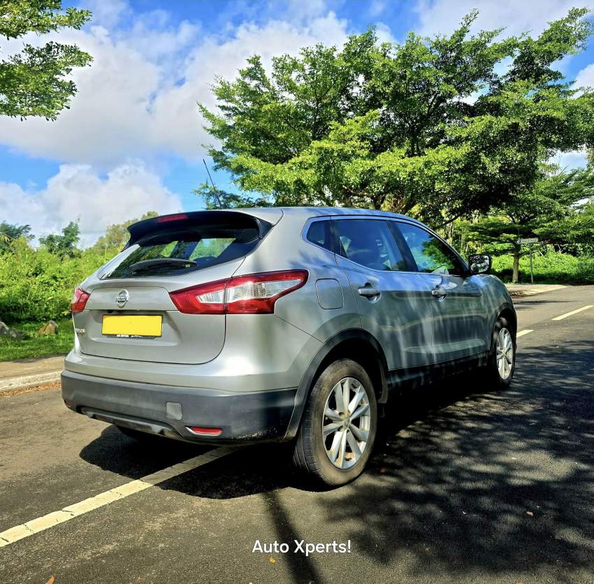 Nissan Qashqai 2017 - 4 - SUV Cars  on Aster Vender