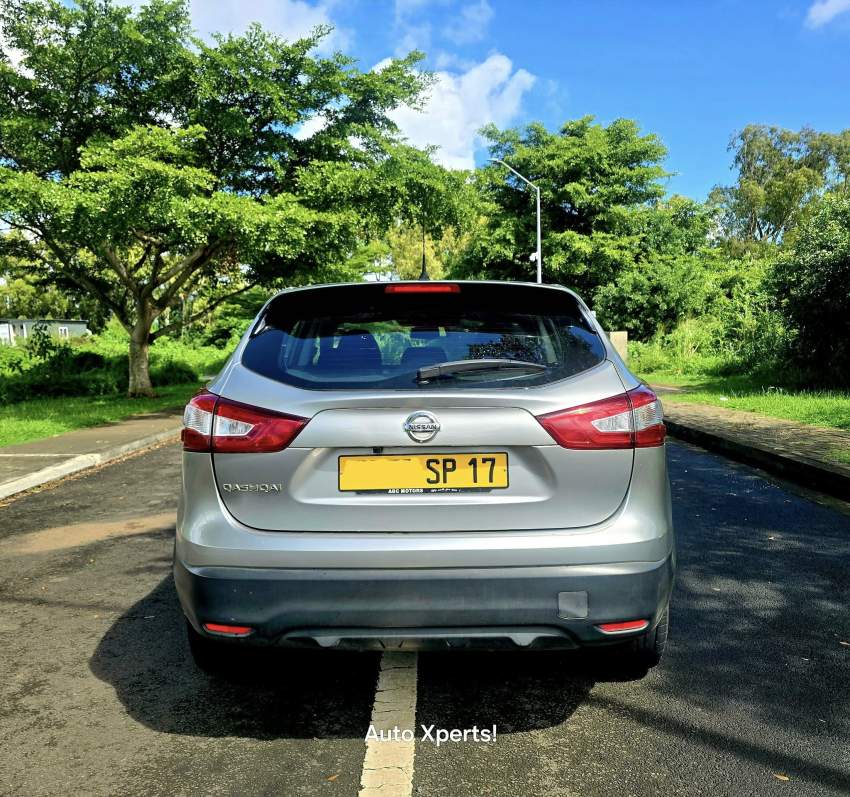 Nissan Qashqai 2017 - 3 - SUV Cars  on Aster Vender