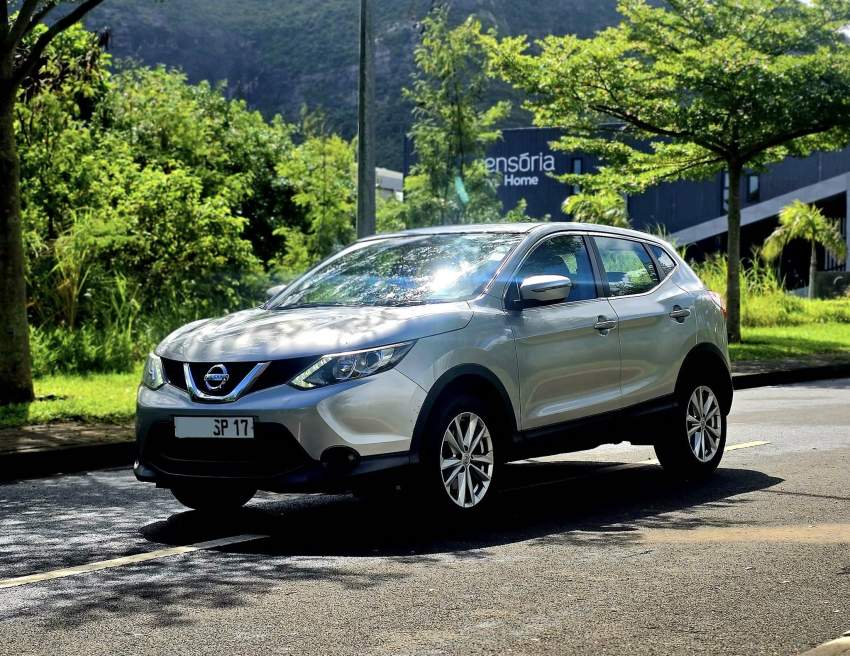 Nissan Qashqai 2017 - 2 - SUV Cars  on Aster Vender
