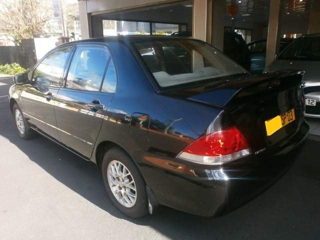 MITSUBISHI LANCER GLX - 5 - Family Cars  on Aster Vender
