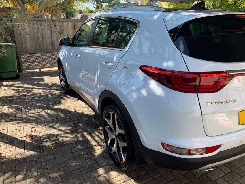 2017 Kia Sportage GT Line - 5 - SUV Cars  on Aster Vender