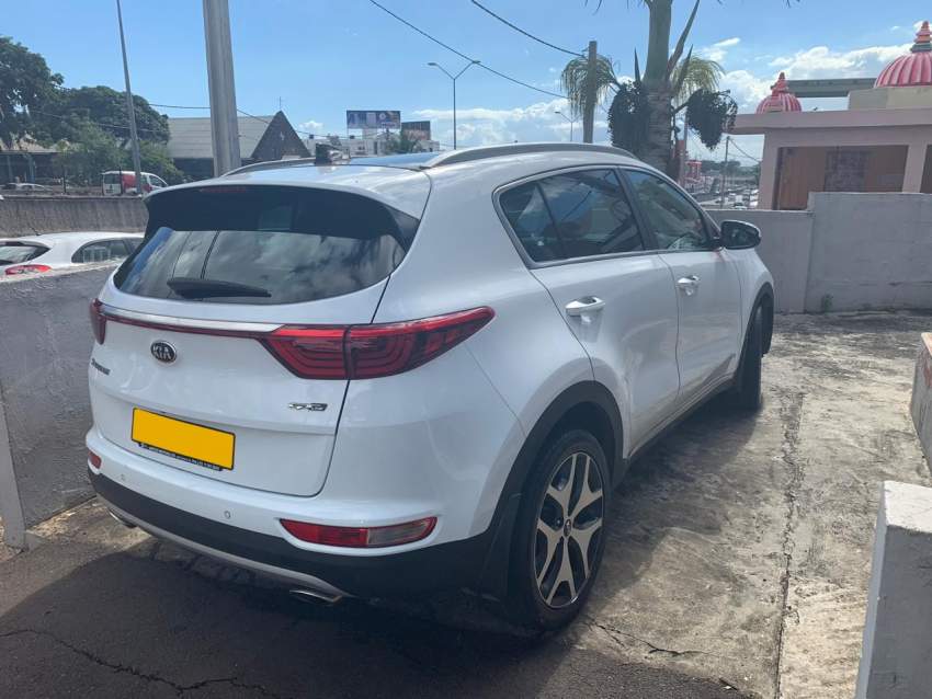 2017 Kia Sportage GT Line - 3 - SUV Cars  on Aster Vender