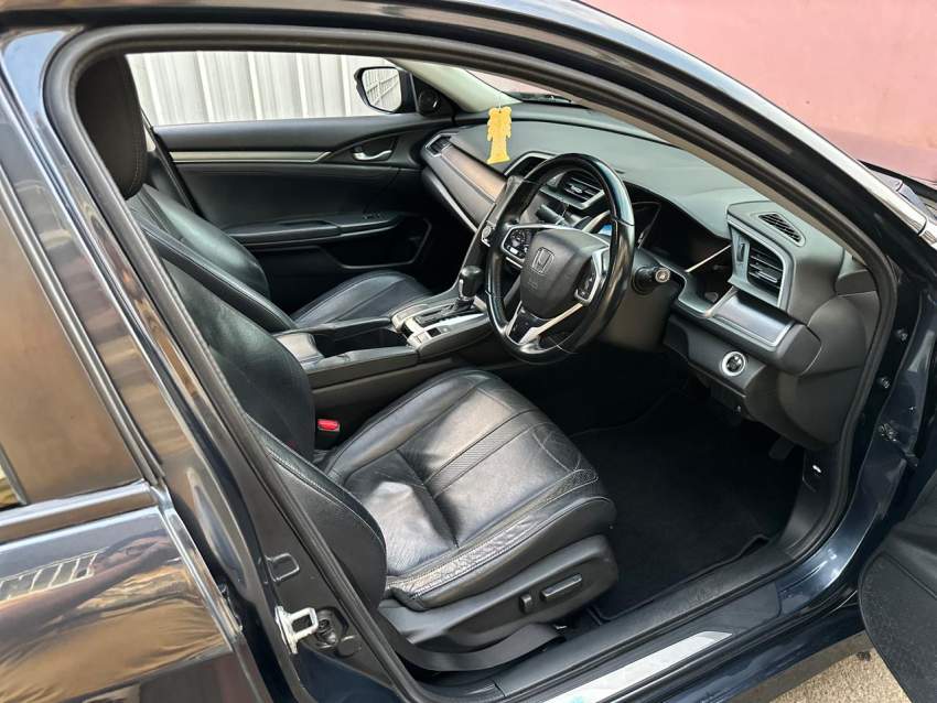 2017 Honda Civic Turbo - 4 - Family Cars  on Aster Vender