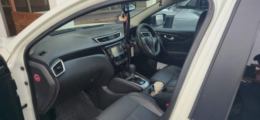 Nissan Qashqai Diesel 2015 - 3 - SUV Cars  on Aster Vender