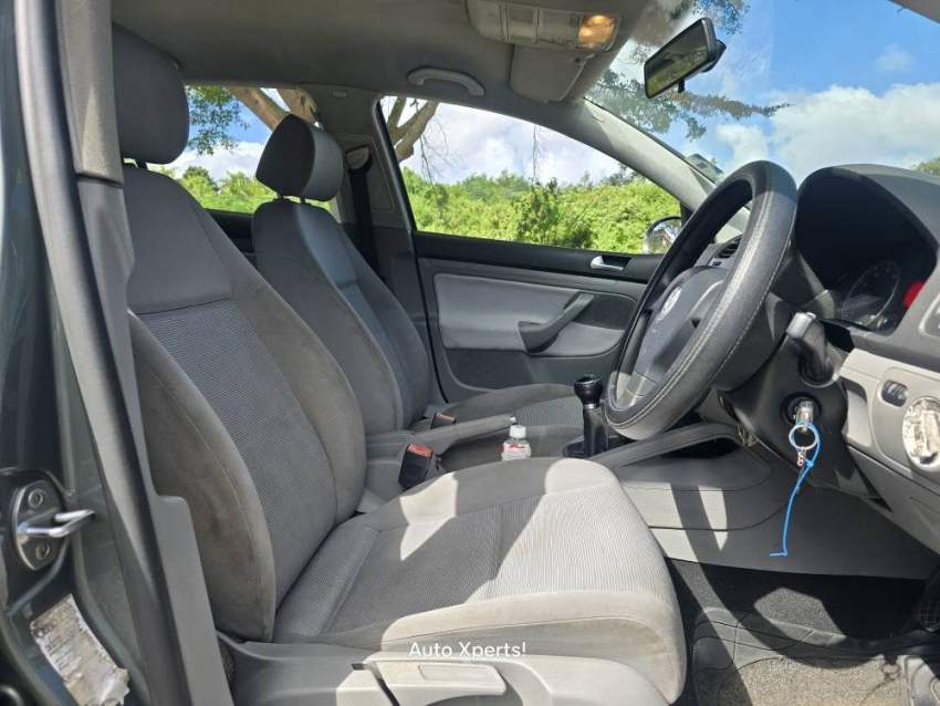 VOLKSWAGEN GOLF 5 2006 - 7 - Compact cars  on Aster Vender