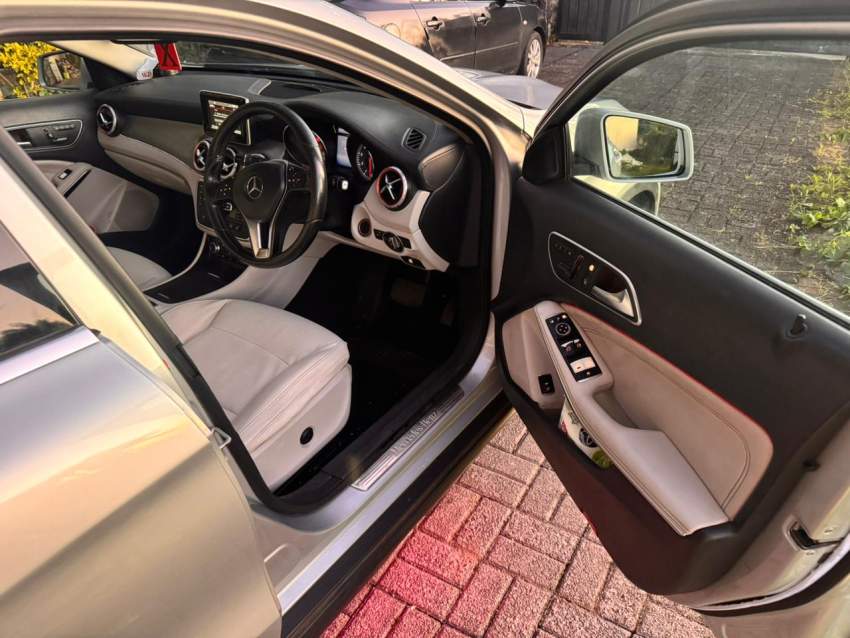 Mercedes-Benz GLA 200 2015 - 4 - SUV Cars  on Aster Vender