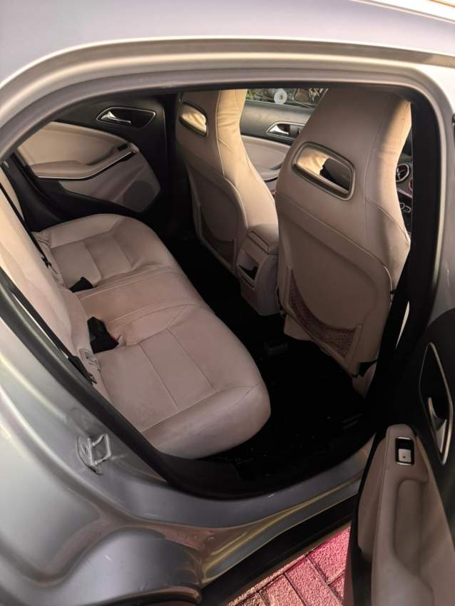 Mercedes-Benz GLA 200 2015 - 3 - SUV Cars  on Aster Vender