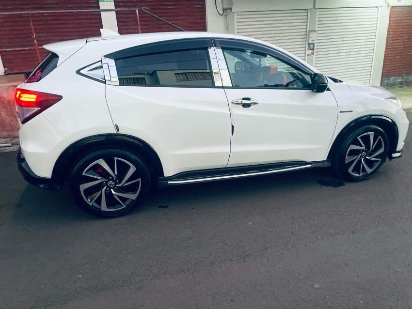 2016 Honda Vezel RS – Hybrid Full Option - 2 - SUV Cars  on Aster Vender