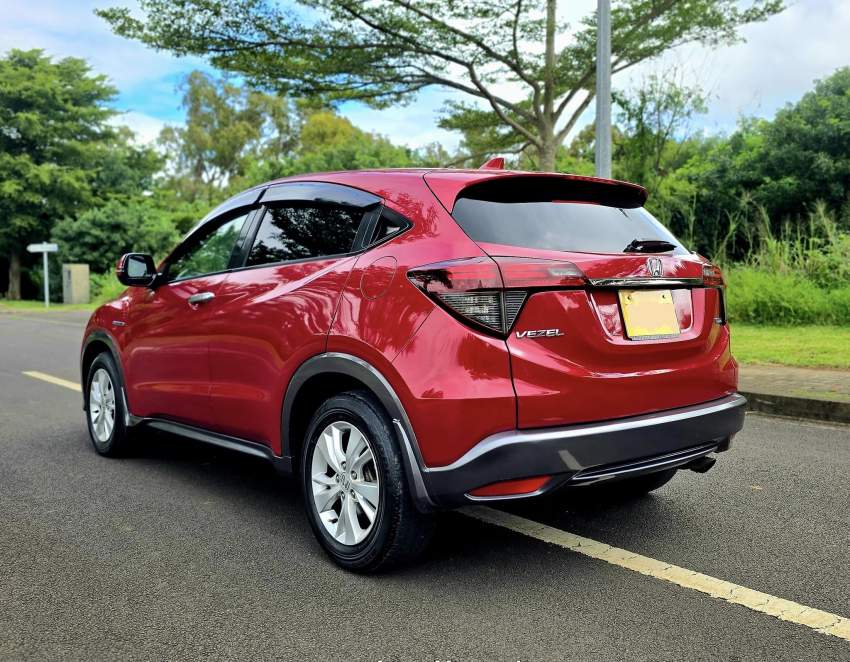 HONDA VEZEL HYBRID FACELIFT 2018 - 3 - Family Cars  on Aster Vender