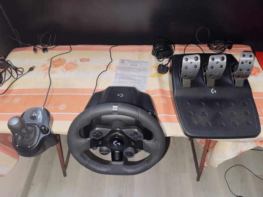 Logitech Racing wheel G923 , pedals et shifter - 1 - Other Indoor Sports & Games  on Aster Vender