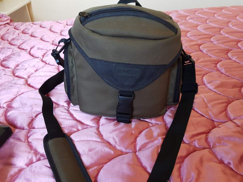 Camera Canon EOS 1000F on Aster Vender