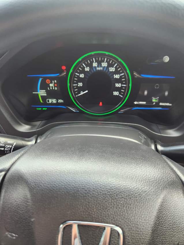 Honda Vezel 2015 Hybrid for Sale (Pre-Budget Price) - 2 - SUV Cars  on Aster Vender