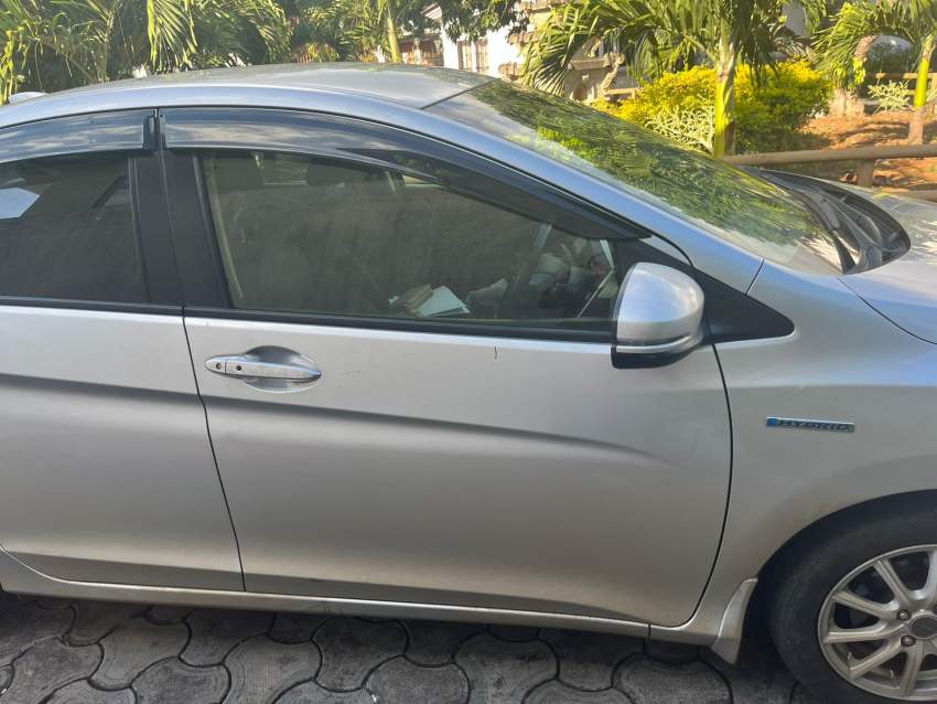 A VENDRE HONDA GRACE / HYBRID 2015 (Japan Import) - 2 - Family Cars  on Aster Vender