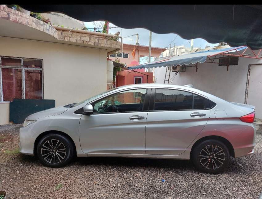 Honda Grace - 4 - Family Cars  on Aster Vender