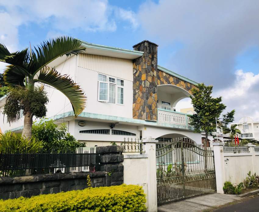 Double Storey Home, 2 min walk from Jumbo Phoenix Mall - 0 - House  on Aster Vender