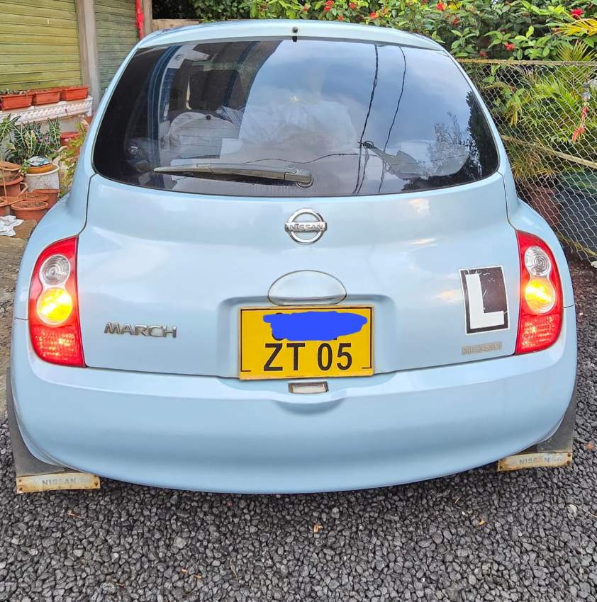 Nissan March AK12 - 1 - Family Cars  on Aster Vender