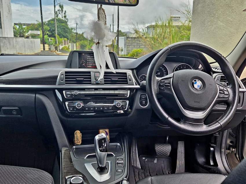 BMW 318i F30 – 2016 luxury - 4 - Family Cars  on Aster Vender