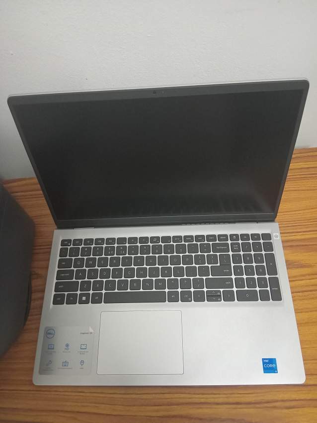 Dell Inspiron 3520 Silver Core i5 - 0 - Laptop  on Aster Vender