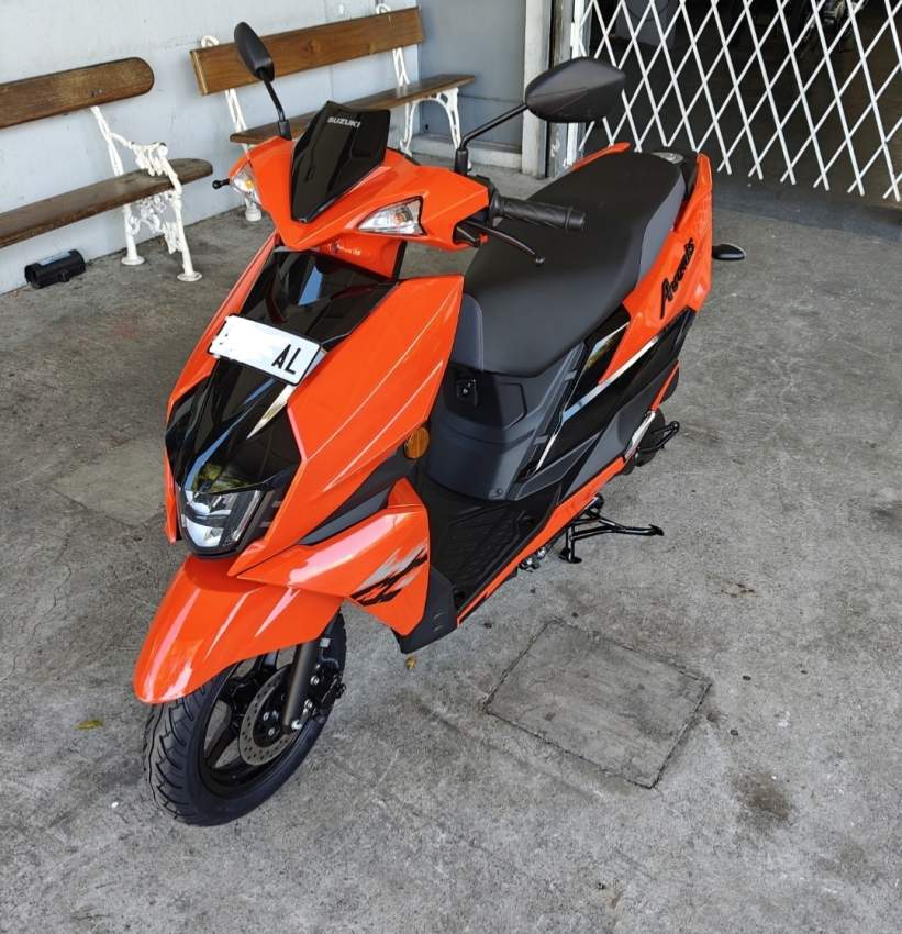 Suzuki Avenis serie AL - 1 - Scooters (above 50cc)  on Aster Vender