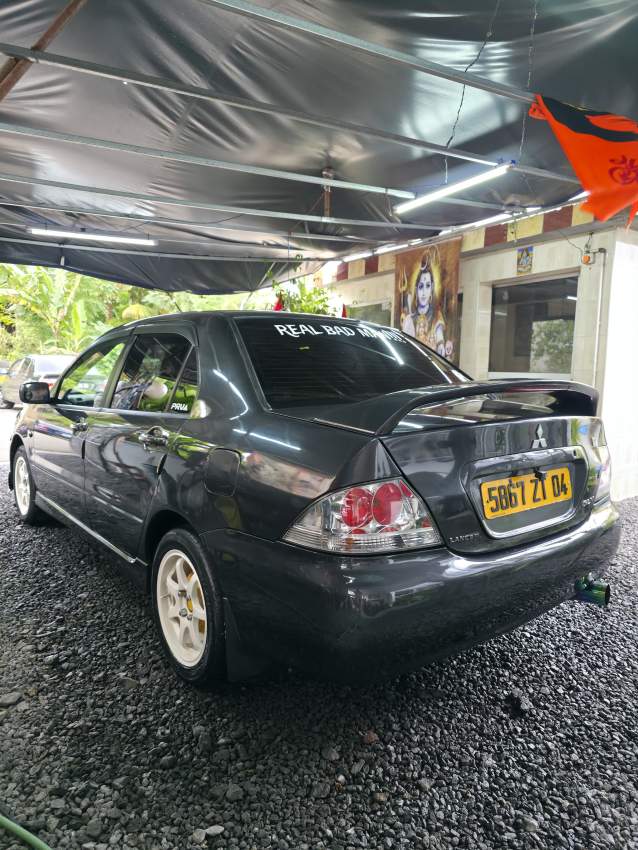 Mitsubishi CS3 – 2004 (Manual) - 2 - Family Cars  on Aster Vender