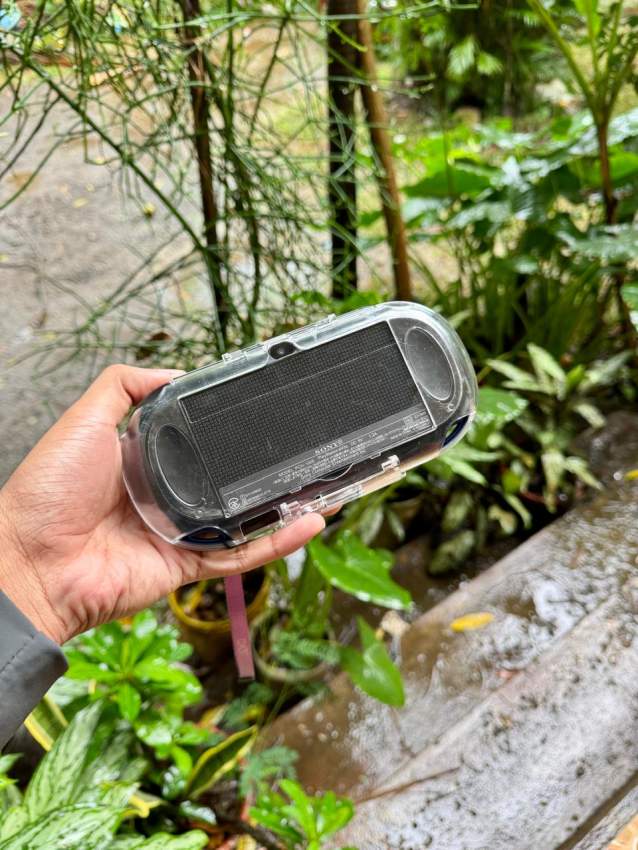 Ps Vita 1000 - 2 - Other Indoor Sports & Games  on Aster Vender