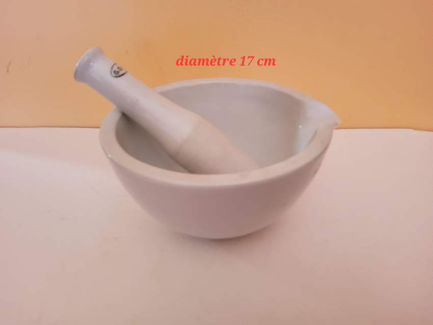 Motar and pestle in porcelain. - 0 - Other Medical equipment  on Aster Vender