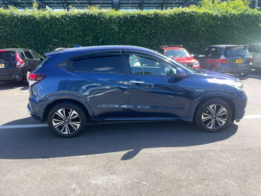 Honda Vezel 2014 - 5 - SUV Cars  on Aster Vender