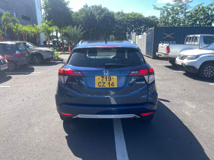 Honda Vezel 2014 - 3 - SUV Cars  on Aster Vender