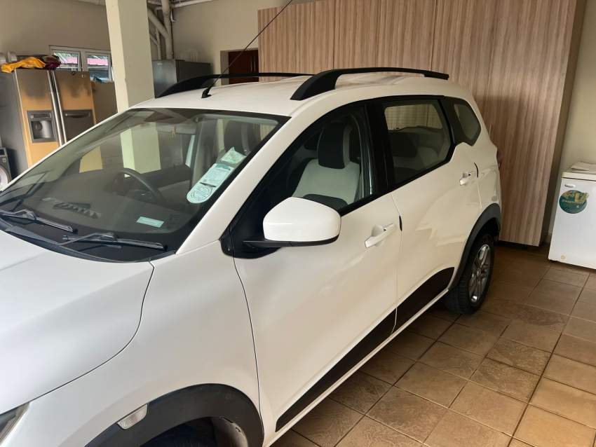 Renault Triber 2021 – 7-Seater - 2 - Family Cars  on Aster Vender