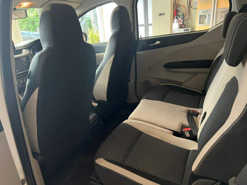 Renault Triber 2021 – 7-Seater - 4 - Family Cars  on Aster Vender