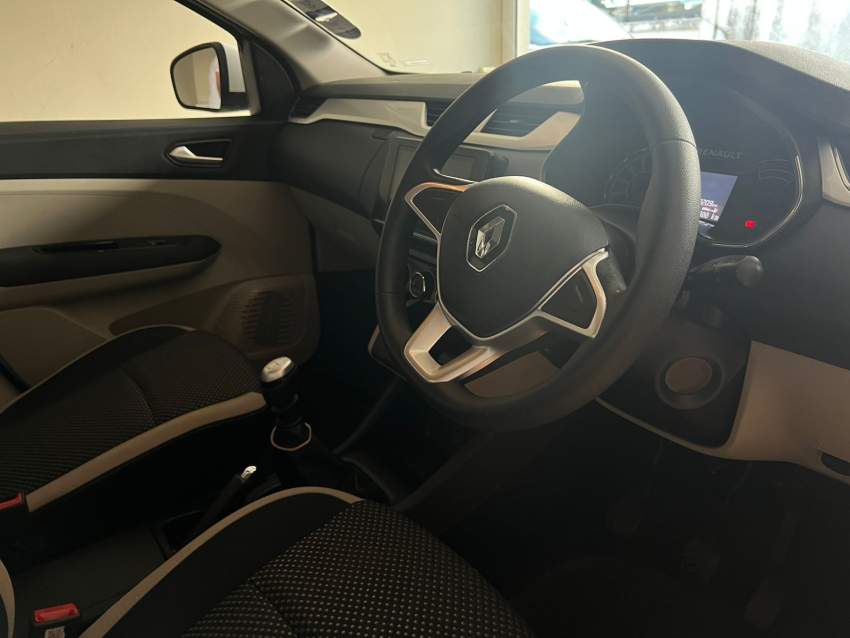 Renault Triber 2021 – 7-Seater - 6 - Family Cars  on Aster Vender