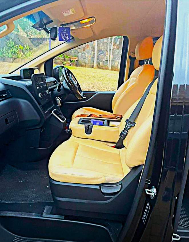 Hyundai Staria Luxury – 2022 11-Seater - 3 - Compact cars  on Aster Vender