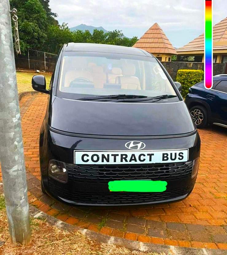 Hyundai Staria Luxury – 2022 11-Seater - 1 - Compact cars  on Aster Vender