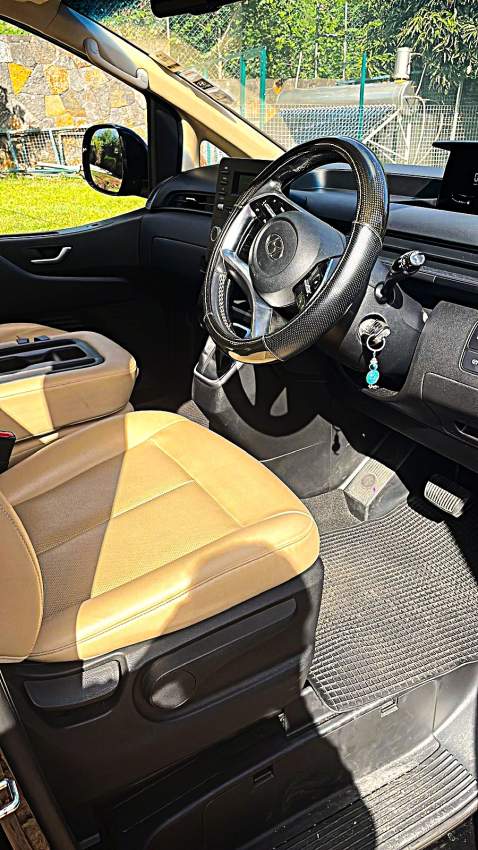 Hyundai Staria Luxury – 2022 11-Seater - 4 - Compact cars  on Aster Vender