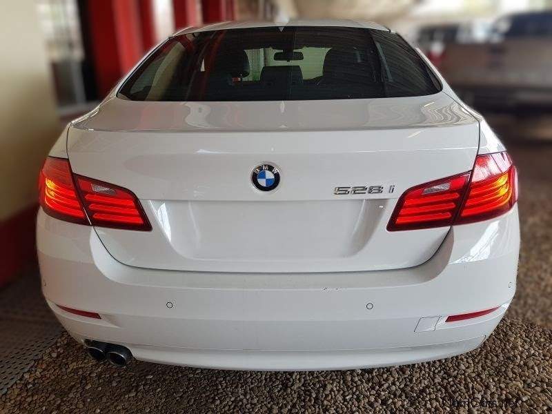 Bmw 528i (F10) 2010 - 3 - Luxury Cars  on Aster Vender