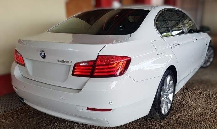 Bmw 528i (F10) 2010 - 1 - Luxury Cars  on Aster Vender