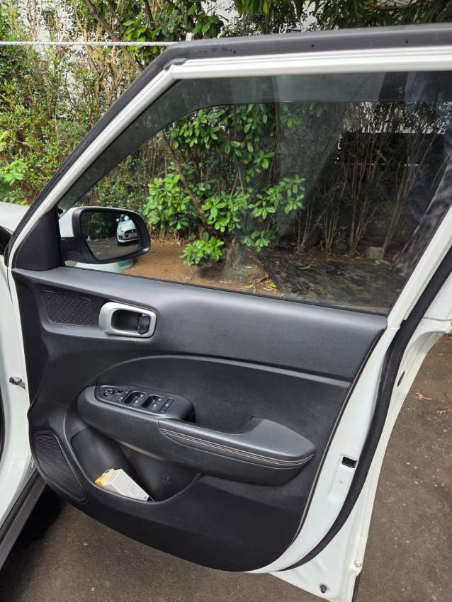 Hyundai Venue 2021 - 4 - SUV Cars  on Aster Vender