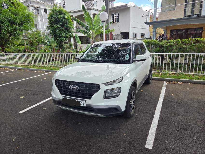 Hyundai Venue 2021 - 1 - SUV Cars  on Aster Vender