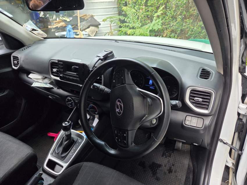 Hyundai Venue 2021 - 3 - SUV Cars  on Aster Vender