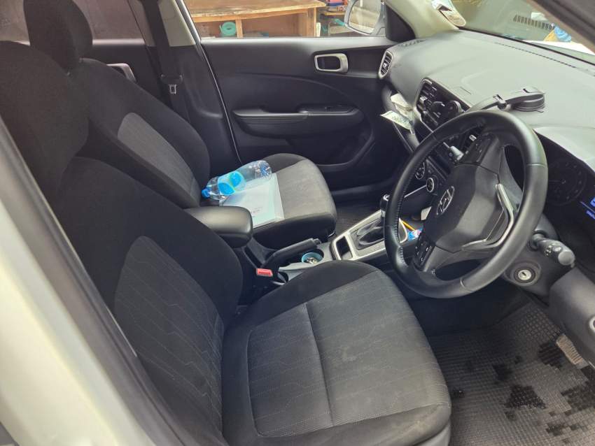Hyundai Venue 2021 - 2 - SUV Cars  on Aster Vender