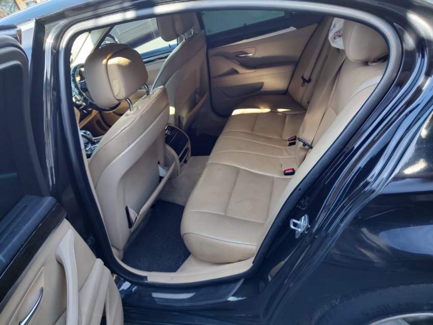 BMW 520i (2012) - 3 - Luxury Cars  on Aster Vender