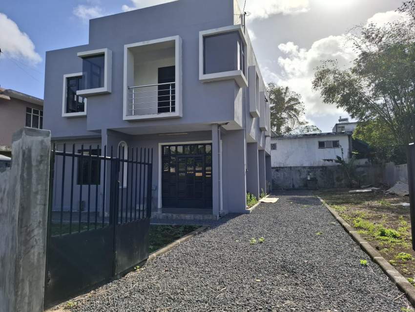 House for Sale at Riviere Du Rempart on 10 Perche Terrain - 6 - House  on Aster Vender