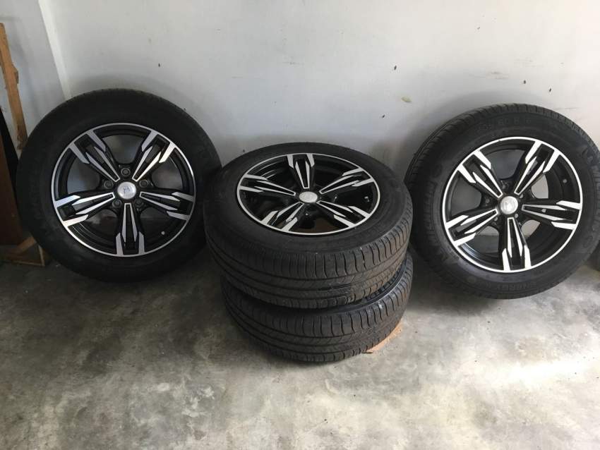 RIMS/ ALLOY WHEELS and tyres(Urgent sale) - 1 - SUV Cars  on Aster Vender