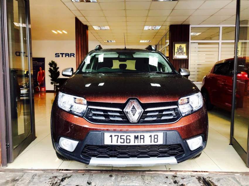 Renault Sandero 2018 - 1 - SUV Cars  on Aster Vender