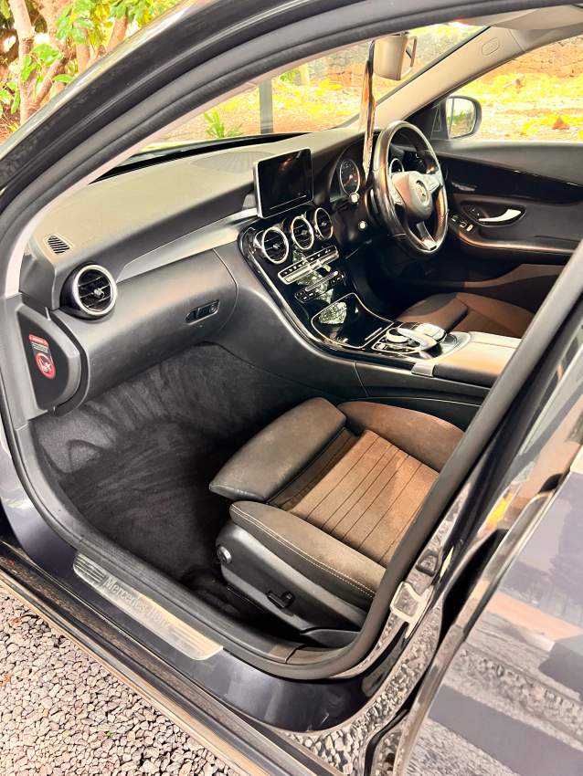 Mercedes-Benz C180 (2016) - 4 - Luxury Cars  on Aster Vender