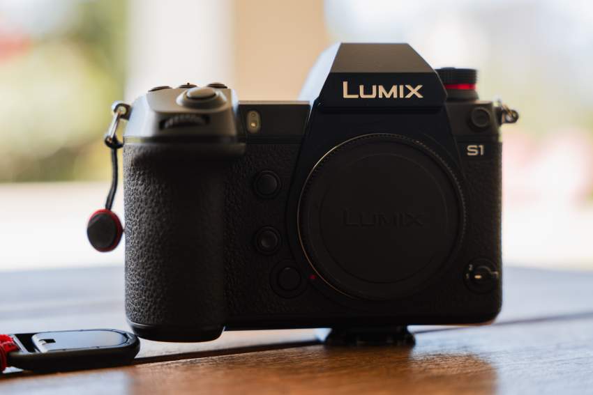 PANASONIC LUMIX S1 + MC-21 (SHUTTER LESS THAN 7000) - 2 - Others  on Aster Vender